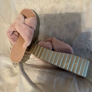 NWOT Tory Burch pink fur slides
